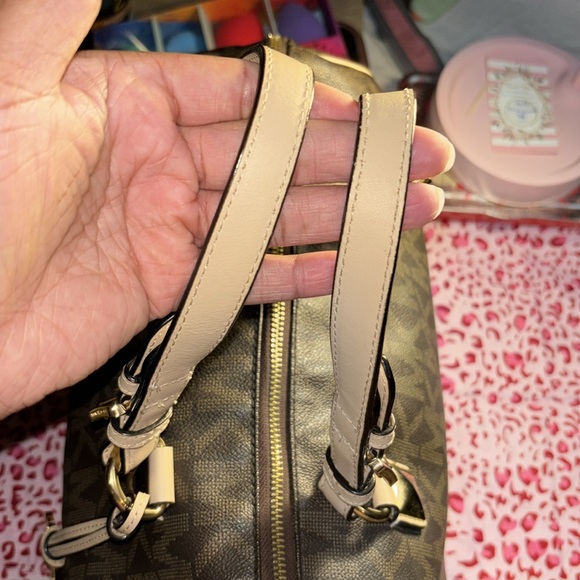 EUC MK hand bag. Can be a crossbody with a long strap. Long strap not included. - Picture 10 of 16